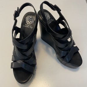 Vince Camuto Shivona Wedge Sandal in black. Size 10.
